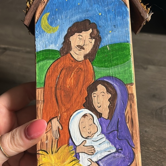 Hand painted nativity scene - Picture 6 of 6
